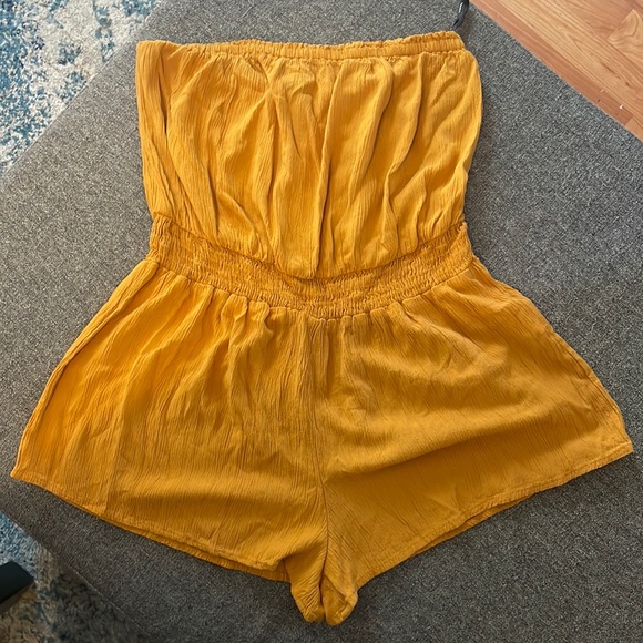 Forever 21 Pants - Forever 21 strapless gold romper M
